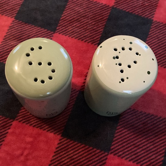 Salt and Pepper Shaker Set - Picture 4 of 4
